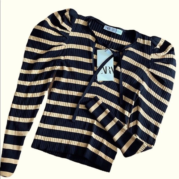 NWT Zara Cropped Long Sleeve Top size Small - Picture 1 of 4